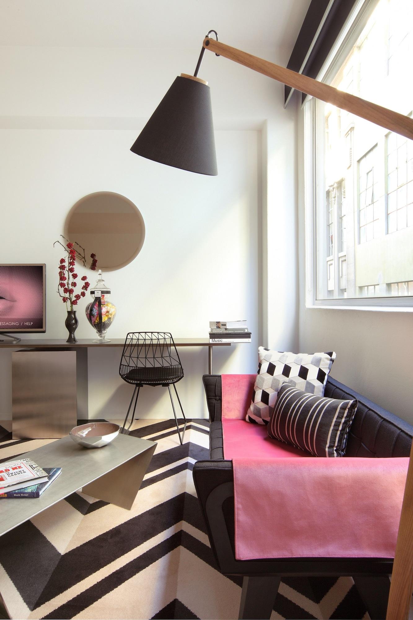 Adelphi Hotel Melbourne Kültér fotó A typical studio apartment