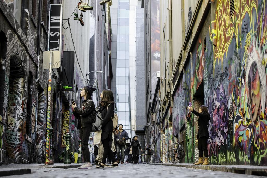 Adelphi Hotel Melbourne Kültér fotó The alleyway in 2011