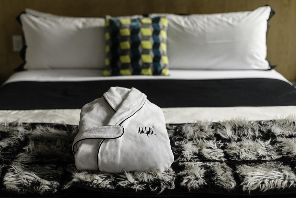 Adelphi Hotel Melbourne Kültér fotó A bathrobe on a bed