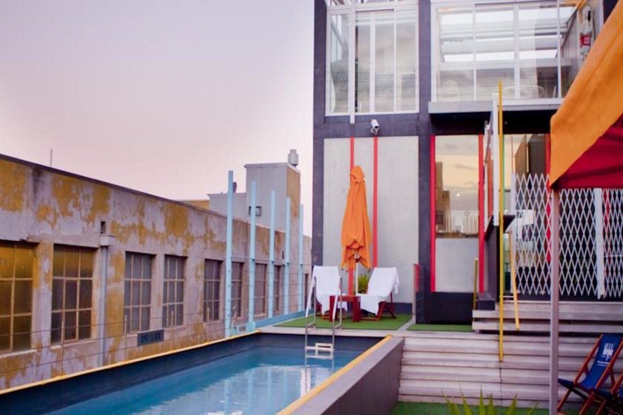 Adelphi Hotel Melbourne Kültér fotó The rooftop pool at the hotel