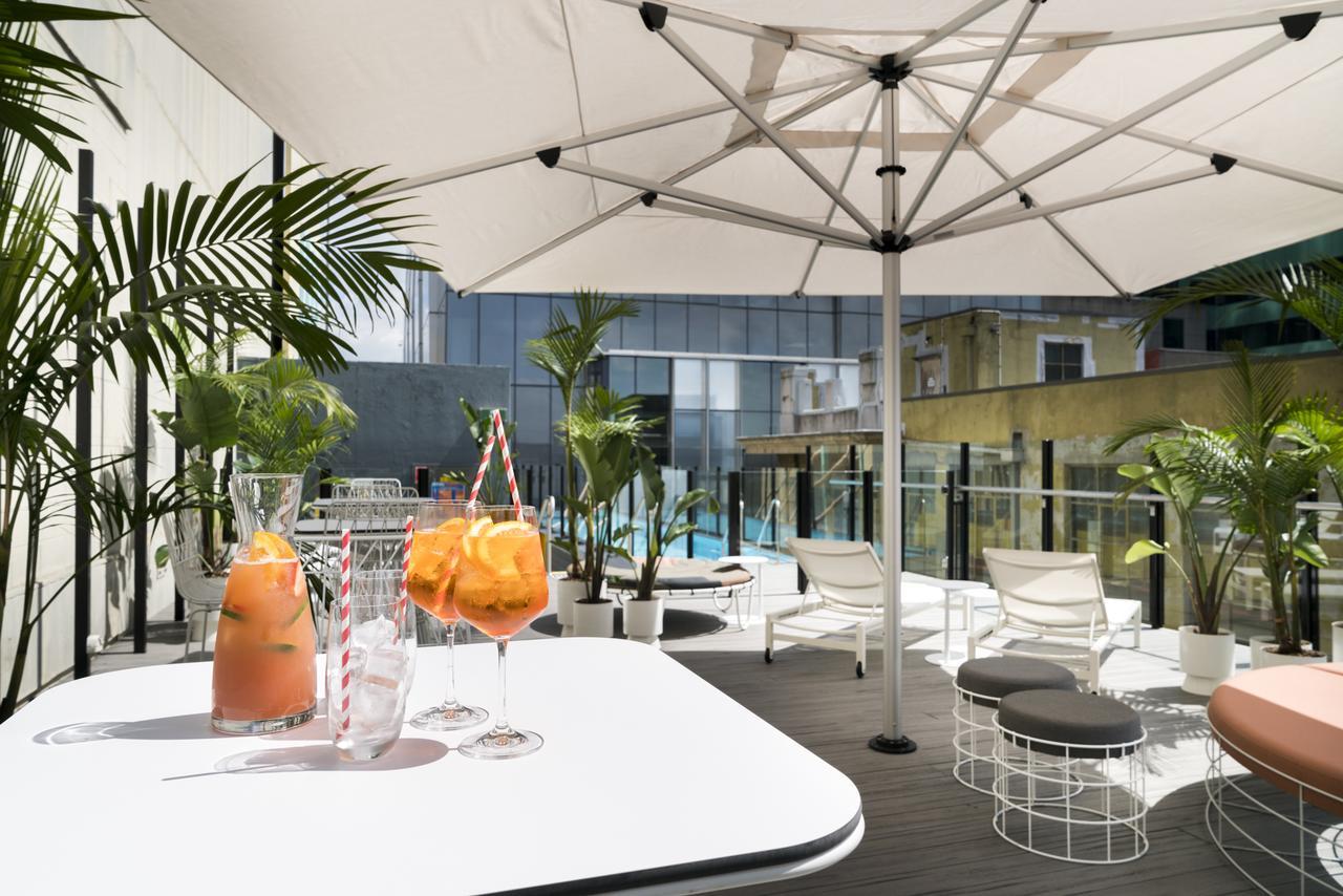 Adelphi Hotel Melbourne Kültér fotó The pool at the Hotel