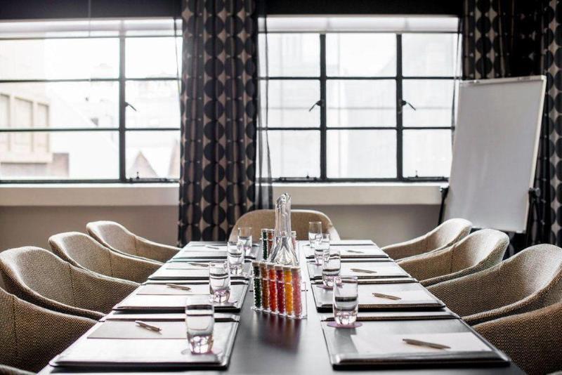 Adelphi Hotel Melbourne Kültér fotó The boardroom at the hotel